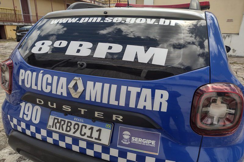 Militares do 8º BPM prendem suspeitos de danificar ponto de ônibus em Aracaju