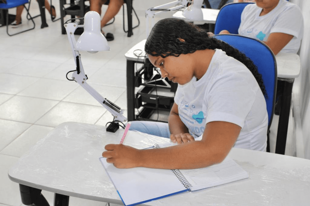 Prefeitura de Aracaju oferta curso de manicure e pedicure Perimetral Oeste