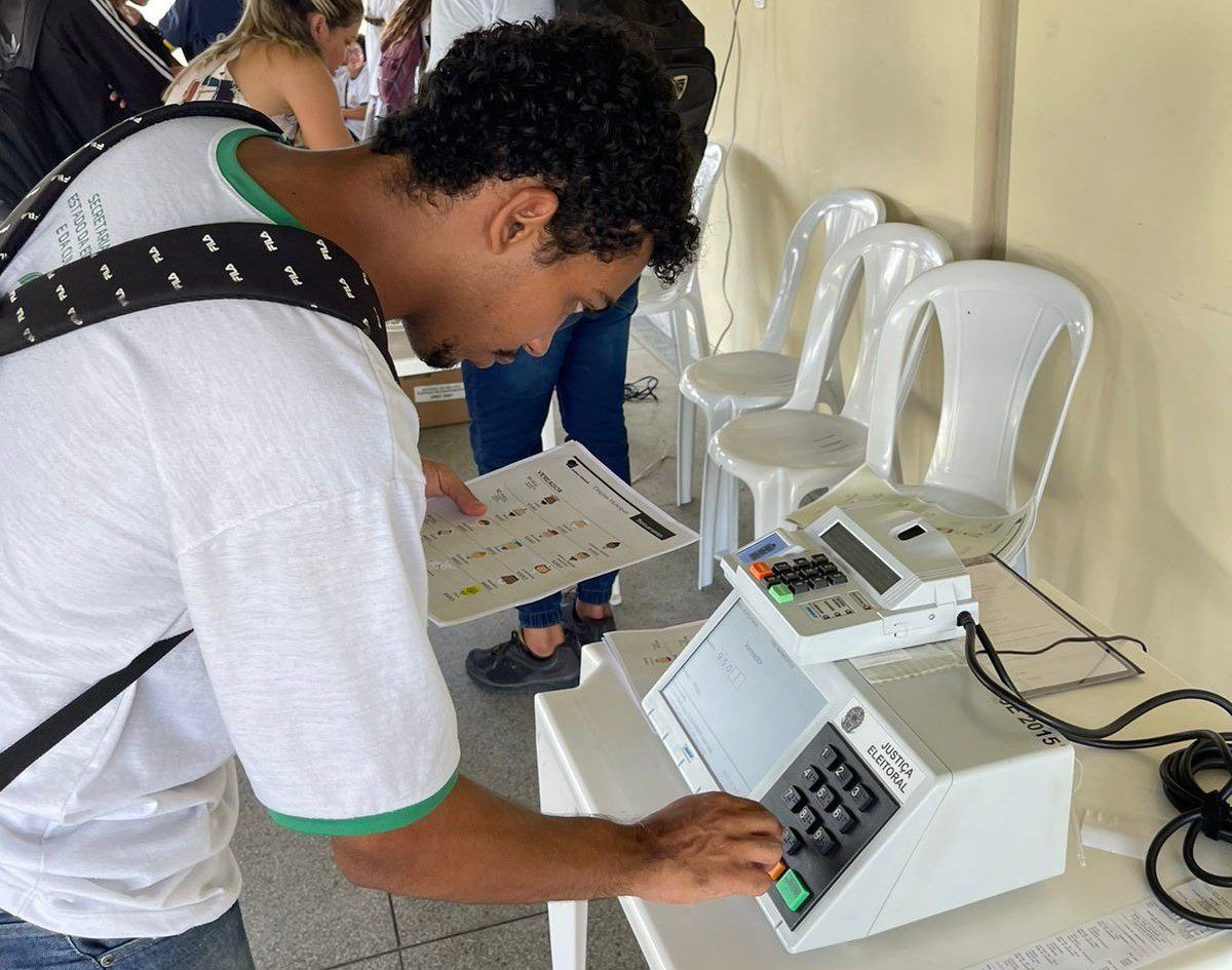 Parceria entre Seduc e TRE-SE inspira jovens com o Projeto "Eleitor do Futuro"