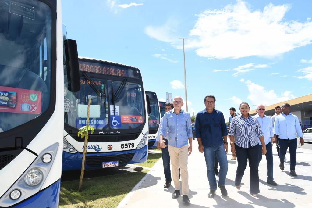 Prefeito de Aracaju entrega 20 ônibus novos: Modernidade e Conforto para o Transporte Público
