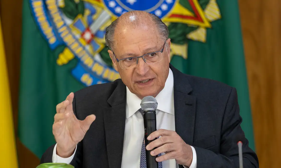 Vice-Presidente Geraldo Alckmin diagnosticado com COVID-19: Agenda suspensa por recomendação médica