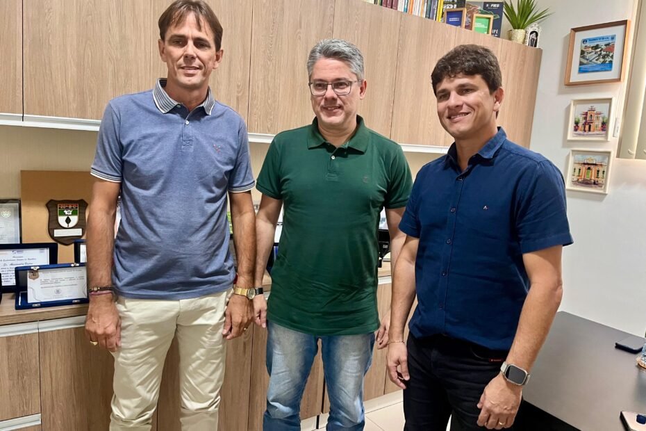 Diego Prado viabiliza R$47 milhões para construção de 300 casas em São Cristóvão em parceria com o Senador Alessandro Vieira