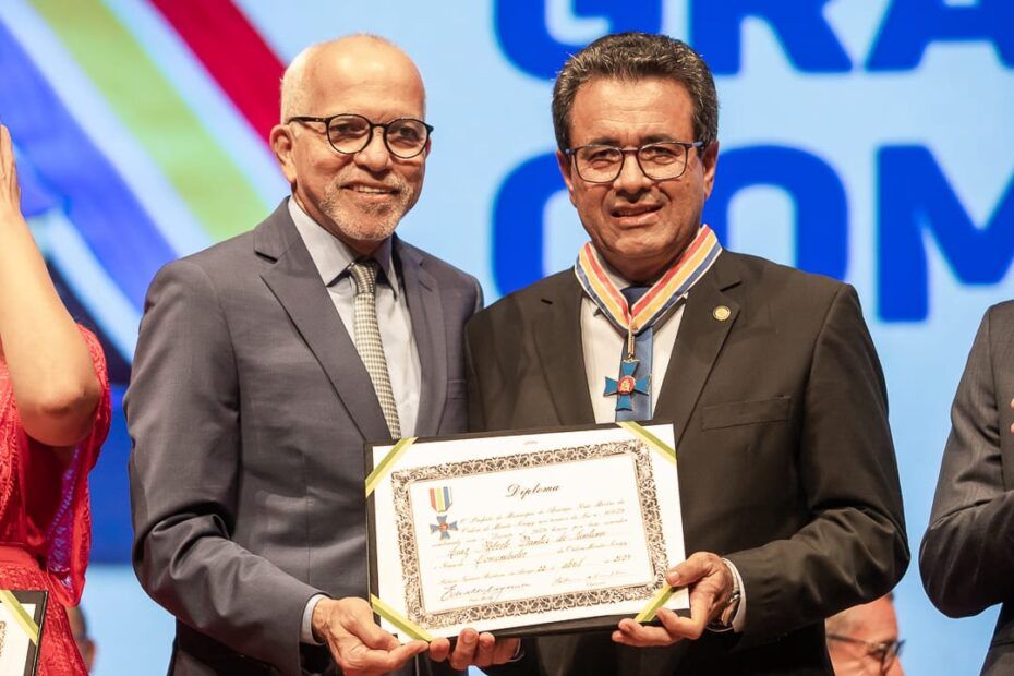 Luiz Roberto recebe comenda do Mérito Serigy em noite de homenagens em Aracaju