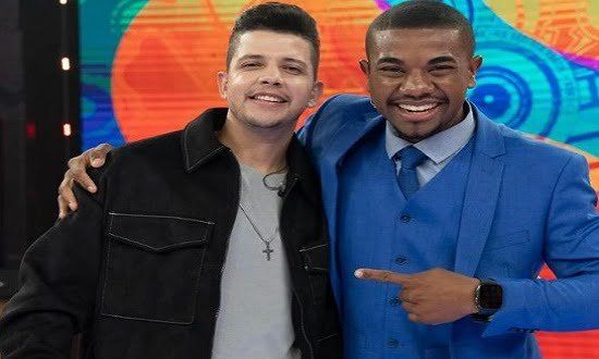 Davi Brito o campeão do BBB24 divide palco do Domingão com Huck com o cantor Sergipano Nadson o Ferinha