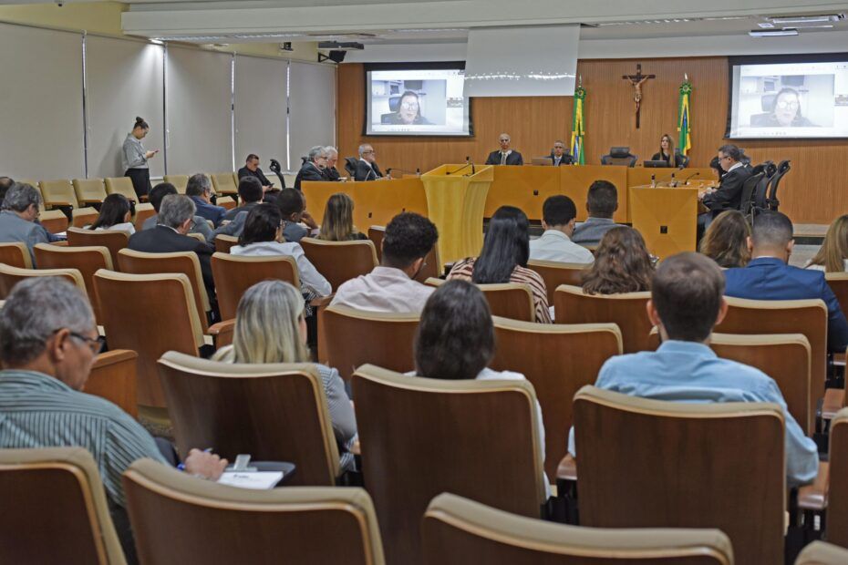 Tribunal de Contas de Sergipe Julga Processos e Protocolos em Sessão Plenária