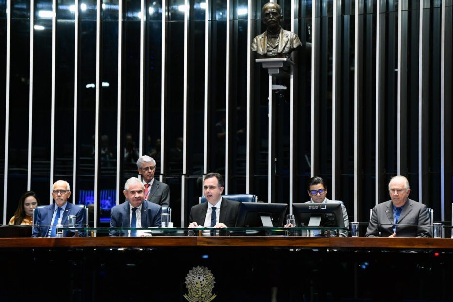 Presidente da FNP e Prefeito de Aracaju, Edvaldo Nogueira, Lidera Conversas Cruciais em Brasília sobre Orçamento Municipal