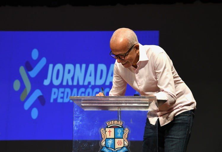 Prefeito Edvaldo Nogueira abre 425 vagas em concurso para professores em Aracaju