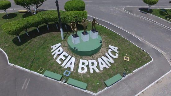 Justiça Determina Exclusão de Perfis em Rede Social por Violações de Direitos em Areia Branca