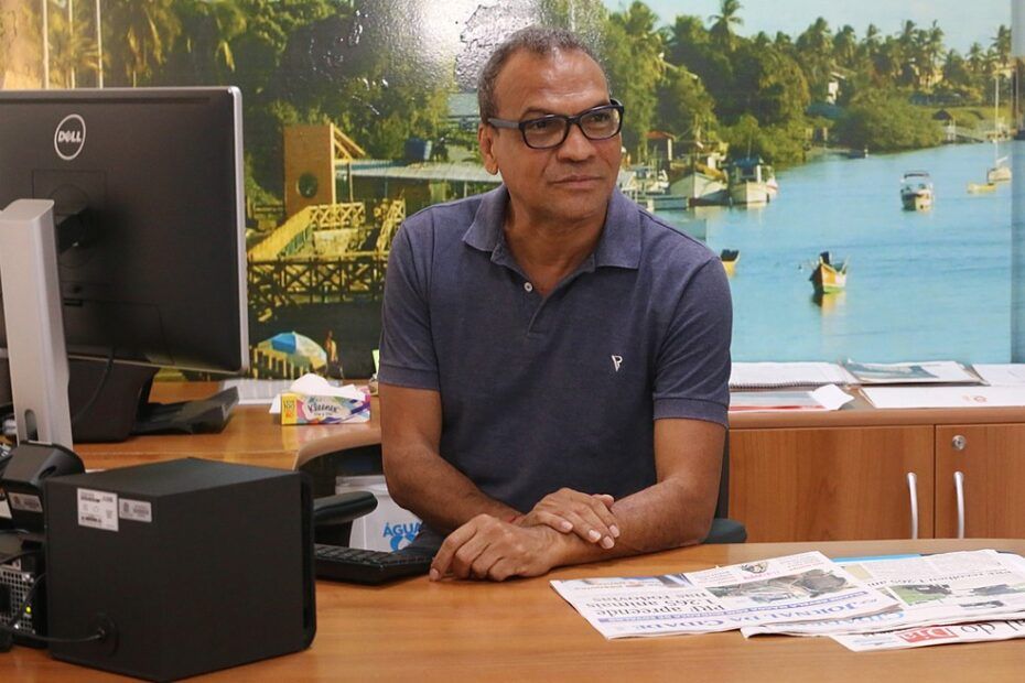 Carlos Cauê lança livro de poesia hoje