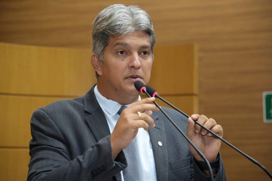 Carminha cresce tanto que o grupo de Samuel Carvalho tenta impugnar sua candidatura