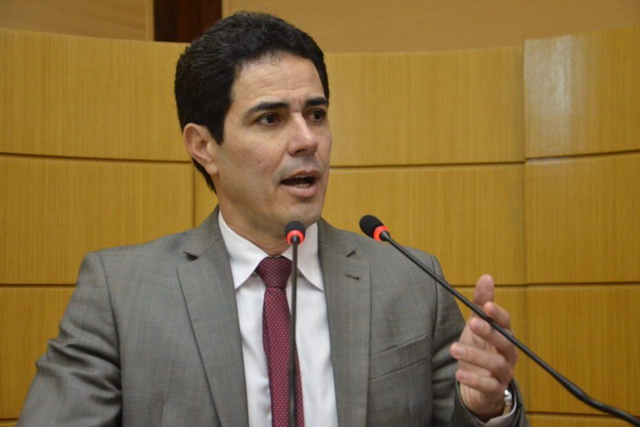 Robson Viana recusa ser vice de Candisse Carvalho