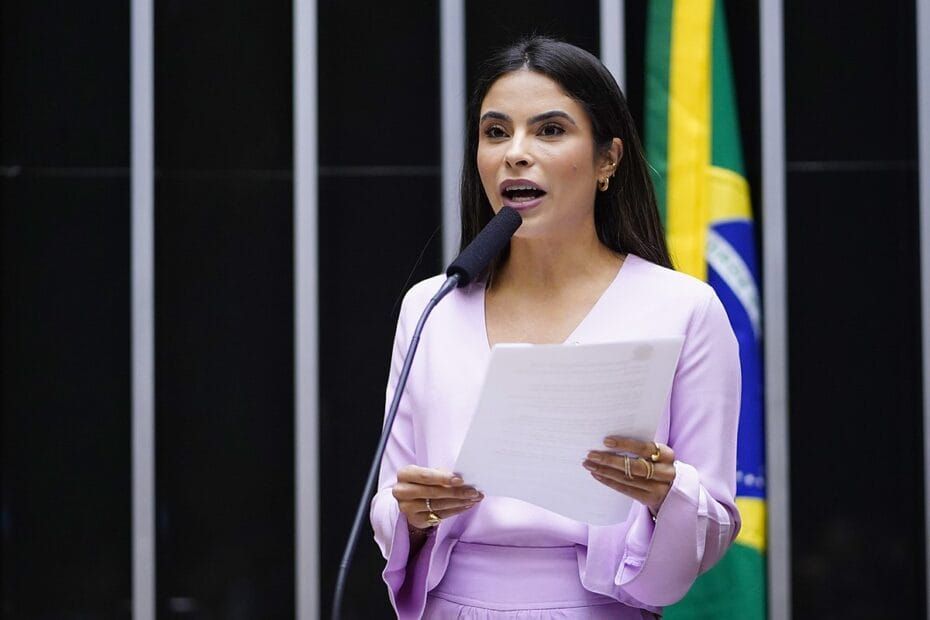 TRE/SE aumenta multa por descumprimento para R$50.000,00 diariamente e mantém decisão contra Yandra por propaganda irregular