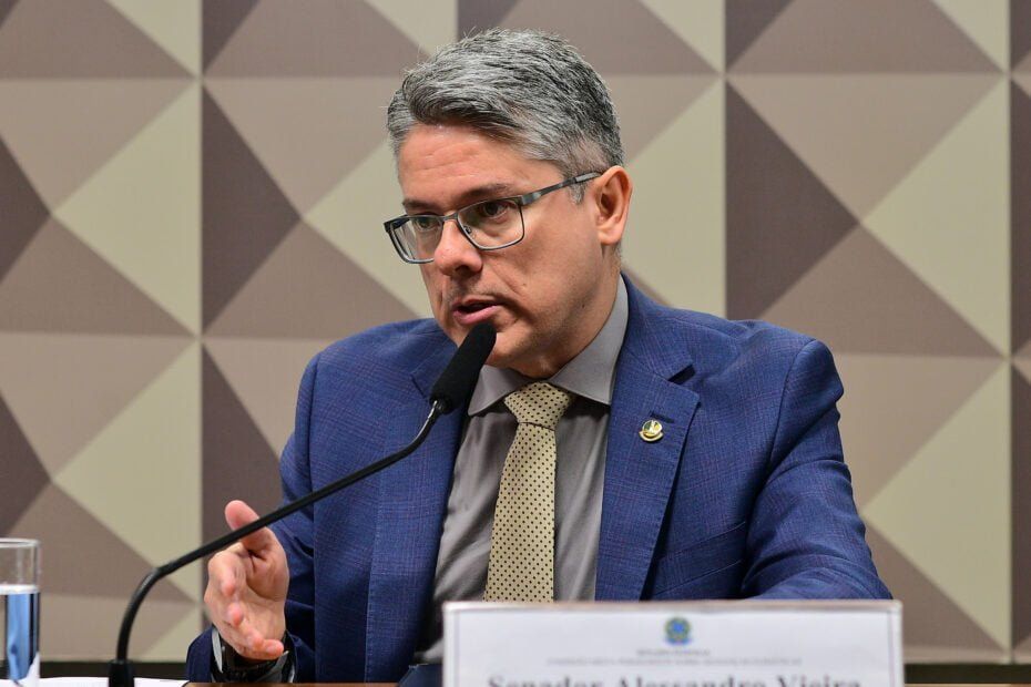 Senador Alessandro Vieira apresenta projeto de lei para auxiliar municípios na atualização de planos diretores