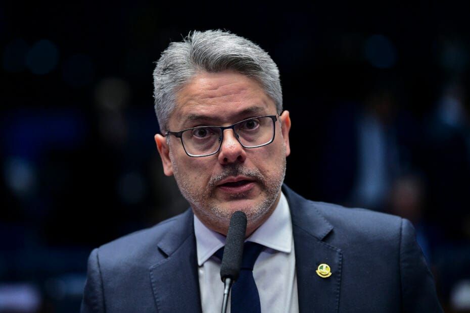 Com atuação de Alessandro, Senado aprova projeto que beneficia produção de coco sergipana