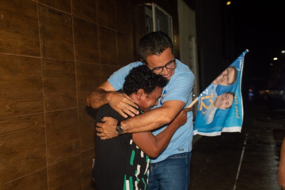 Luiz Roberto e Fabiano realizam carreata pelas ruas do Augusto Franco 