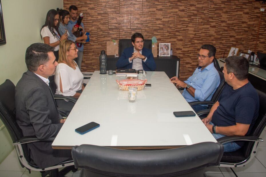 Luiz Roberto e Fabiano Oliveira visitam hospitais filantrópicos Santa Isabel e São José para avaliação da rede municipal de saúde