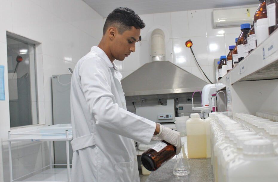 Deso realiza mais de 126 mil análises de água e esgoto em 2024