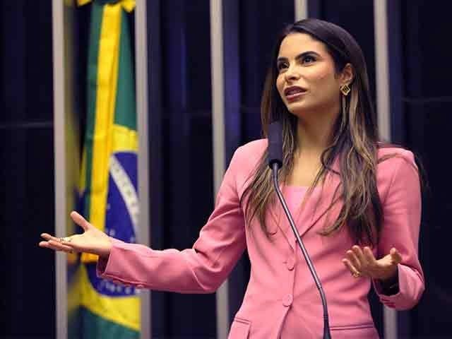 Yandra Moura decepciona mais de 100 mil eleitores que lhe confiaram um mandato de deputada federal, o qual ela pretende abandonar