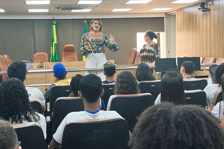 Linda Brasil promove manhã de acolhimento de estudantes e defende transformação política na Alese