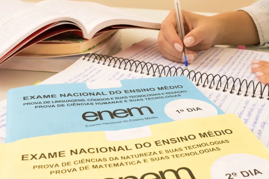 Cartão de Inscrição do Enem 2024 já está disponível: confira onde fazer a prova