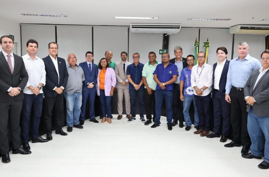 Governador Fábio Mitidieri garante continuidade dos táxis-lotação na Grande Aracaju