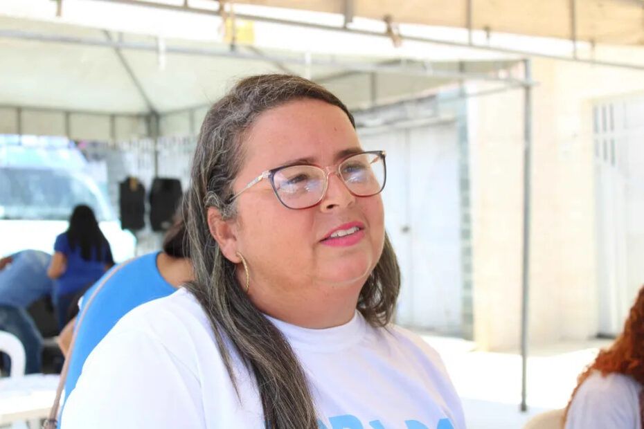 Projeto da Deso incentiva leitura à população de Pedrinhas - Monalisa Silva