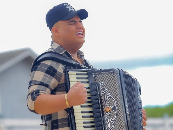 Festa de Bom Jesus dos Aflitos em Gararu: Leonne, Mari Fernandes e Tarcísio do Acordeon animam o fim de semana