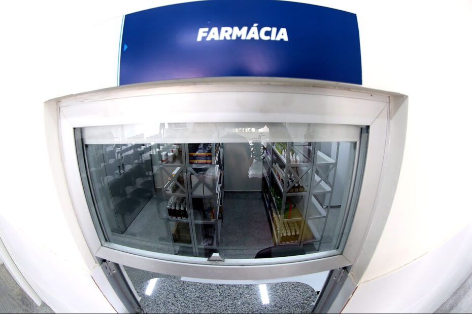 Cancelamento de empenhos na gestão anterior compromete abastecimento de medicamentos e insumos essenciais em Aracaju