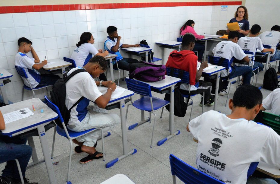 Governo de Sergipe anuncia novos concursos para educação