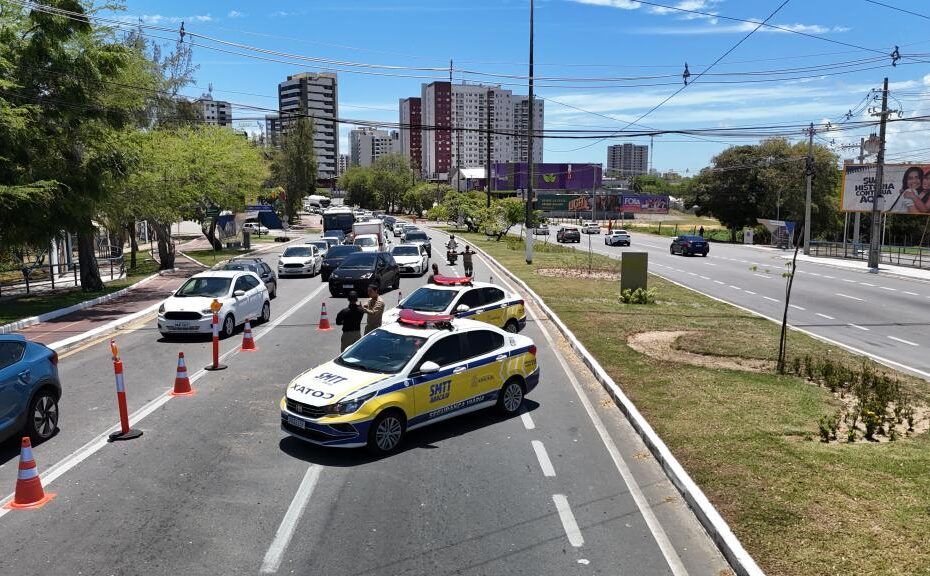 Trânsito na avenida Beira Mar terá alterações na próxima segunda e terça para instalação de semáforo