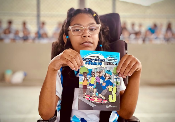 Ribeirópolis incentiva educação empreendedora com gibis e palestra para alunos