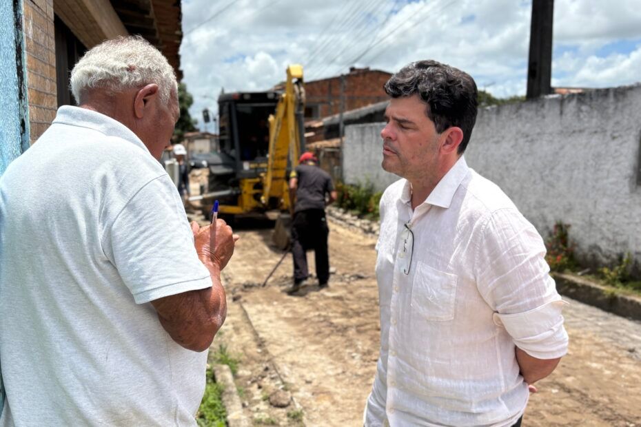 Thiago Corrêa acompanha obras de drenagem no Povoado Rita Cacete em São Cristóvão