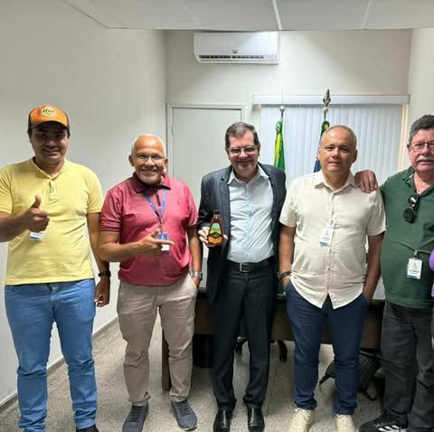 Netinho Guimarães recebe representantes da apicultura na ALESE