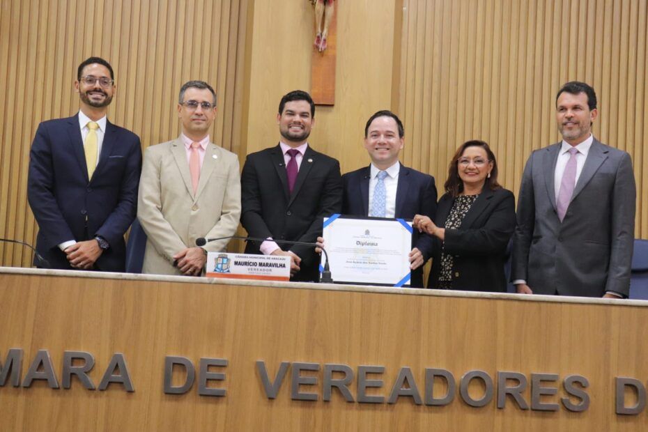 Advogado Acácio Souto é homenageado com título de cidadão aracajuano em cerimônia na Câmara Municipal