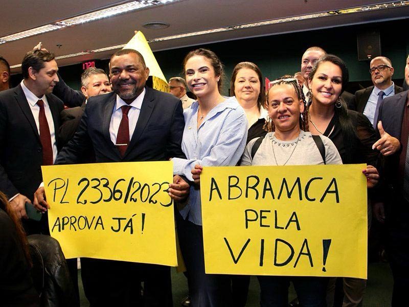 Yandra Moura comemora aprovação de projeto que regulamenta profissão de condutor de ambulância em todo o país
