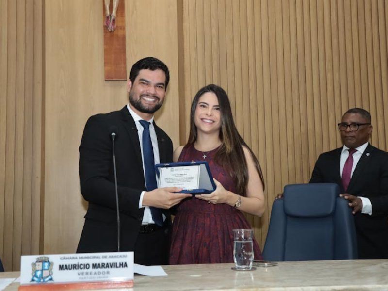 Yandra Moura recebe homenagem ‘Amiga da Engenharia’ em Aracaju