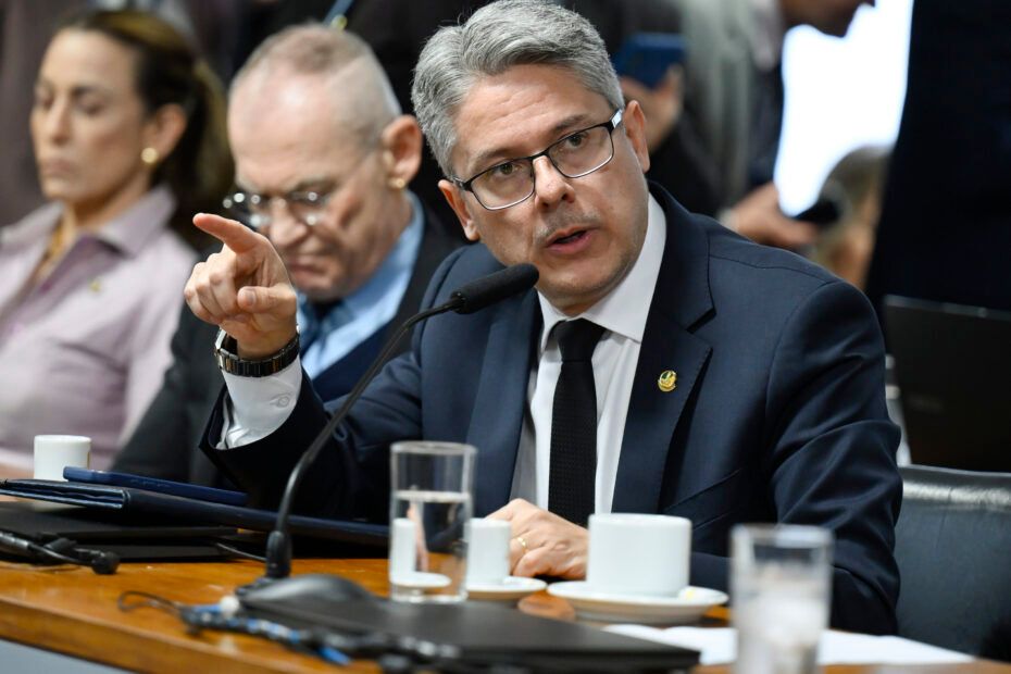 CPI do Crime Organizado ouvirá ministros, diretores da PF e governadores, afirma Alessandro Vieira