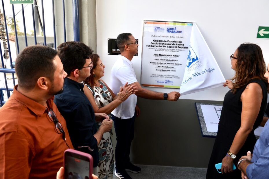 Thiago Corrêa destaca compromisso com a educação na entrega da quadra reformada da Escola Lourival Batista