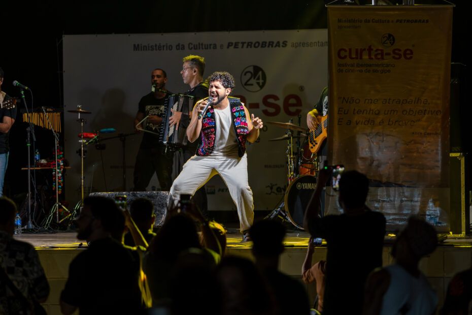 Atrações culturais populares Pedro Lua e banda Tocaia anexam musicalidade à programação do Curta-Se 24