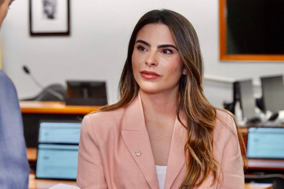 Yandra Moura licença menstrual